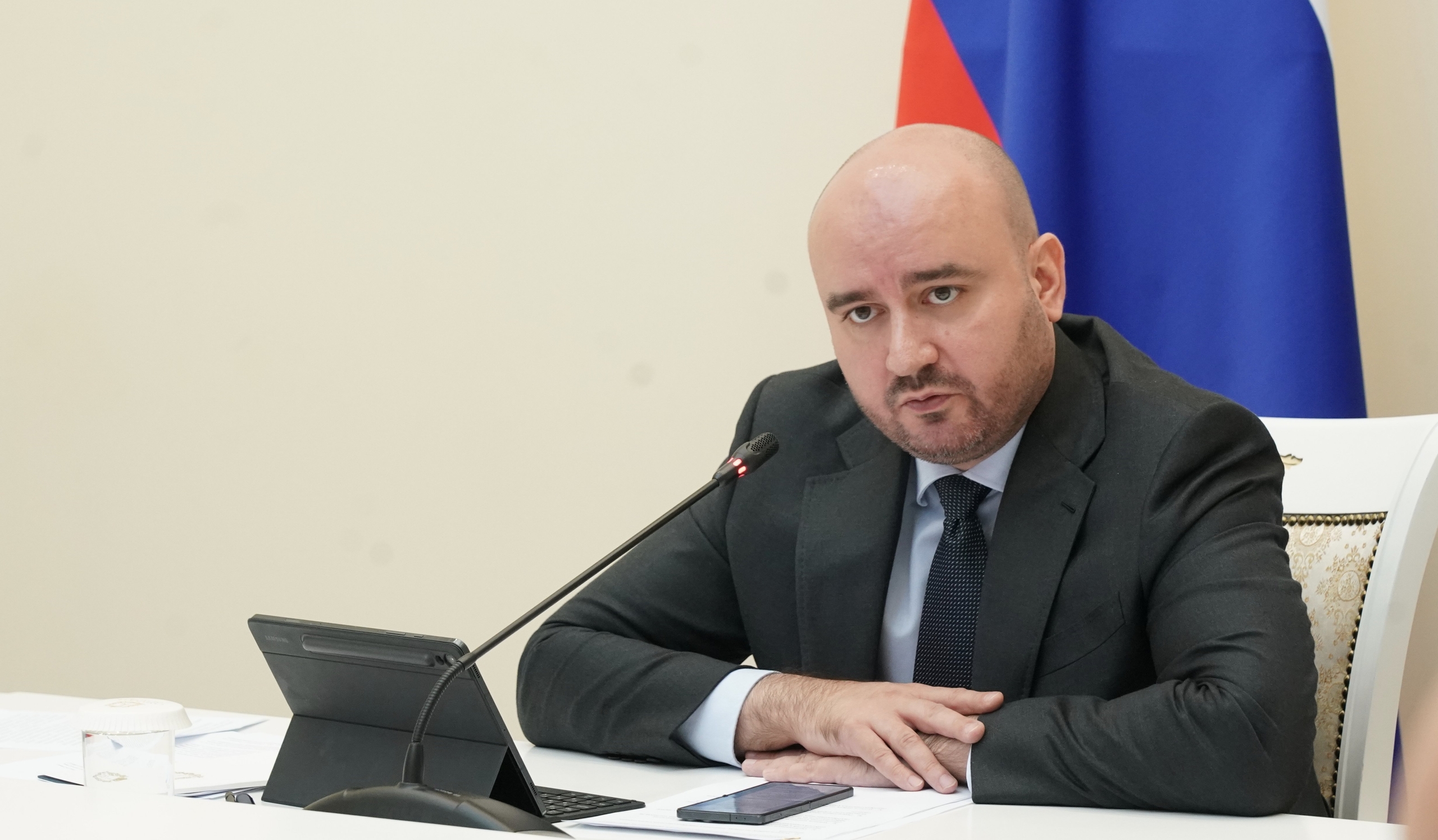 Вячеслав Федорищев поручил разработать дополнительные меры по контролю цен на АЗС