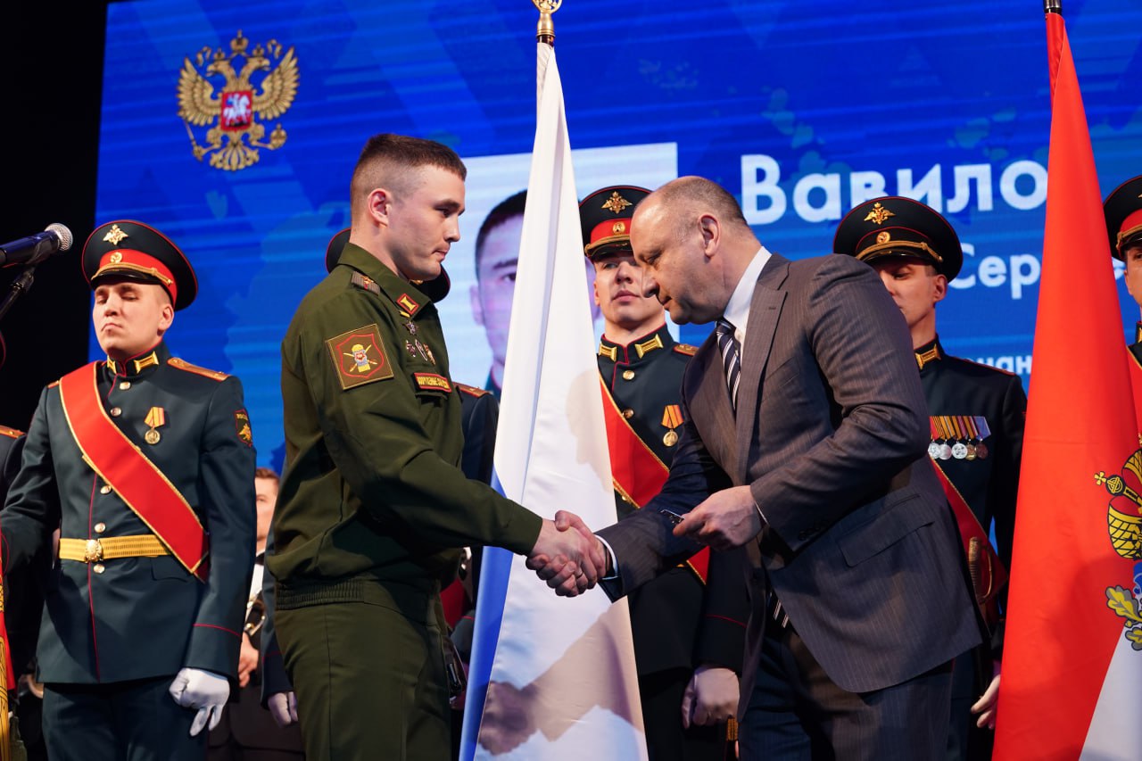 Служат России: защитников Родины поздравили с праздником
