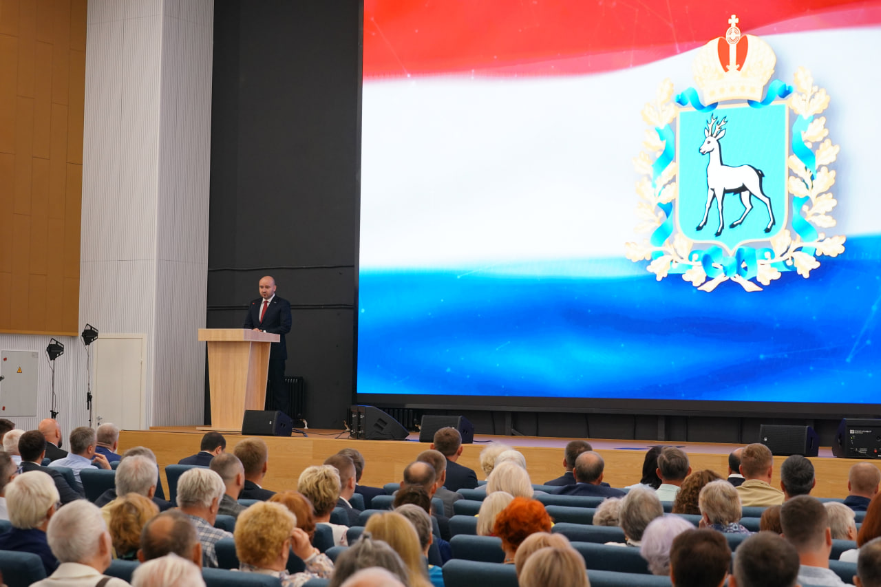 Вячеслав Федорищев вручил награды работникам опытно-конструкторского бюро "ОДК-Кузнецов"