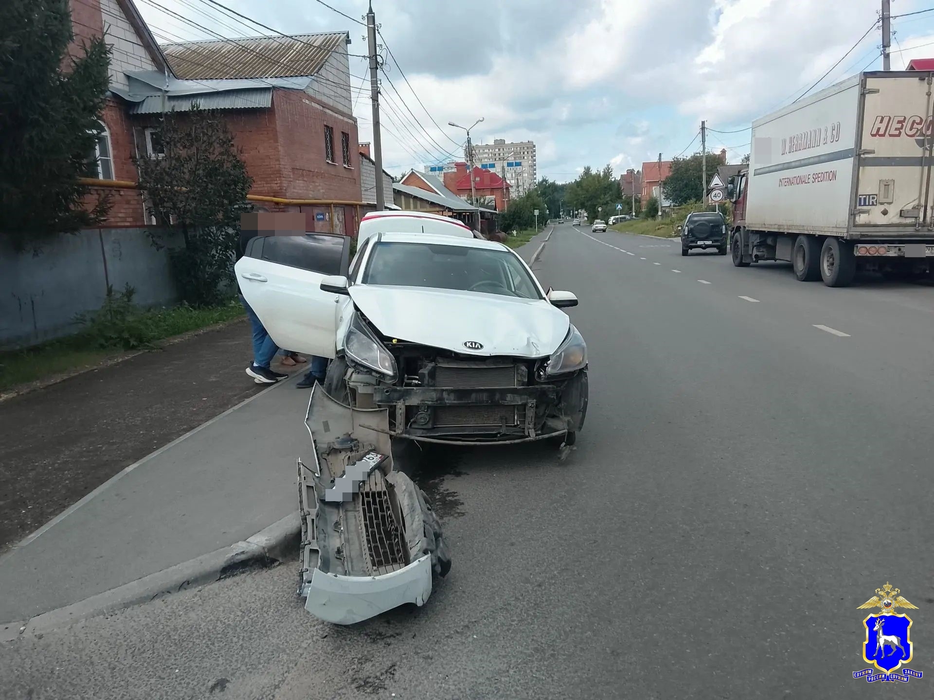 В Самаре 29-летний водитель на "Мерседесе" сбил женщину на переходе
