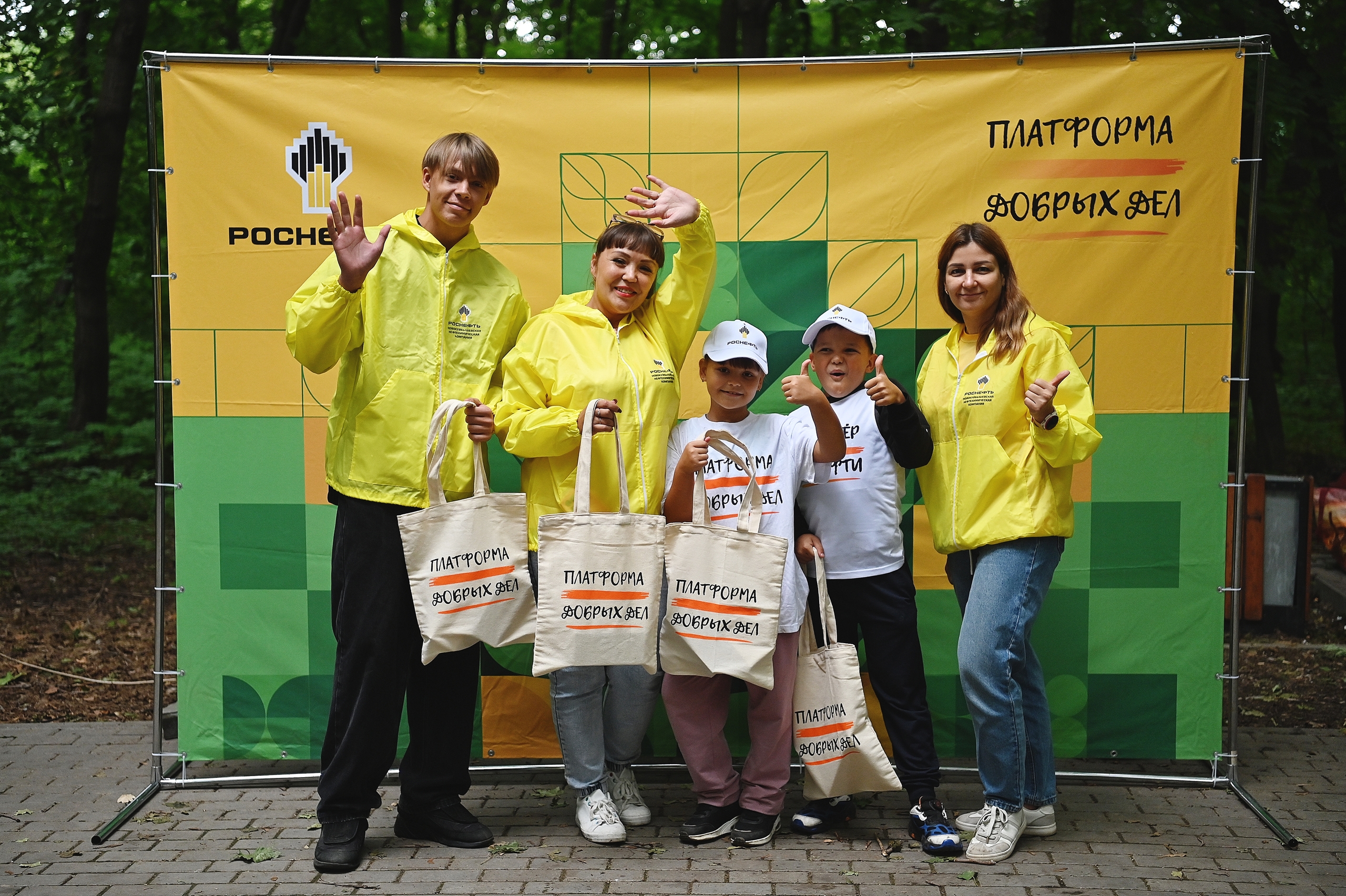 Забота о здоровье и природе: нефтехимики провели экозабег в Новокуйбышевске