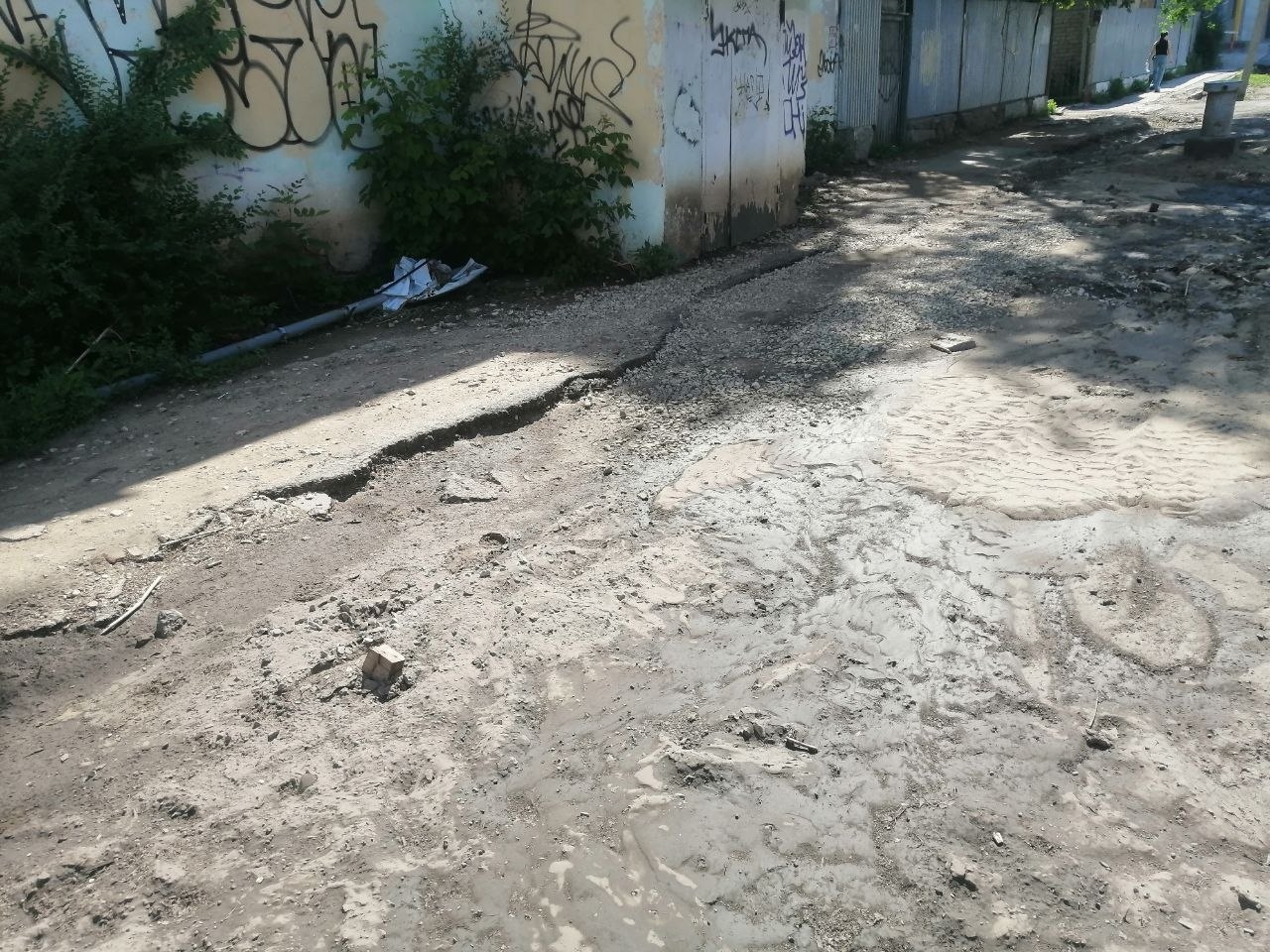 Не пройти, не проехать: самарцы пожаловались на аварийный тротуар на 3-м Проезде