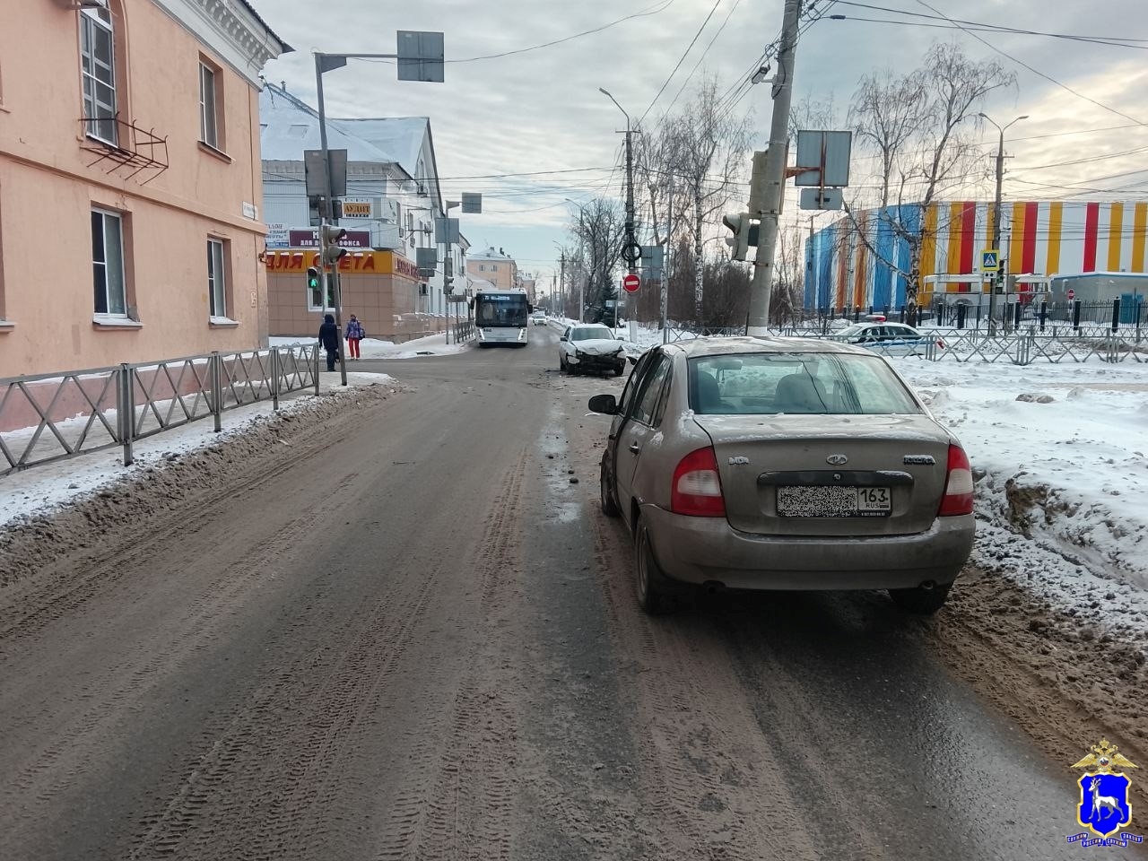 В Самаре водитель трактора оказался в больнице после столкновения с Renault Logan
