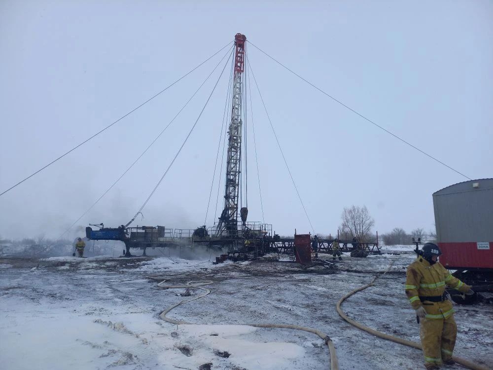 Во время пожара на нефтяной скважине в Самарской области пострадали люди
