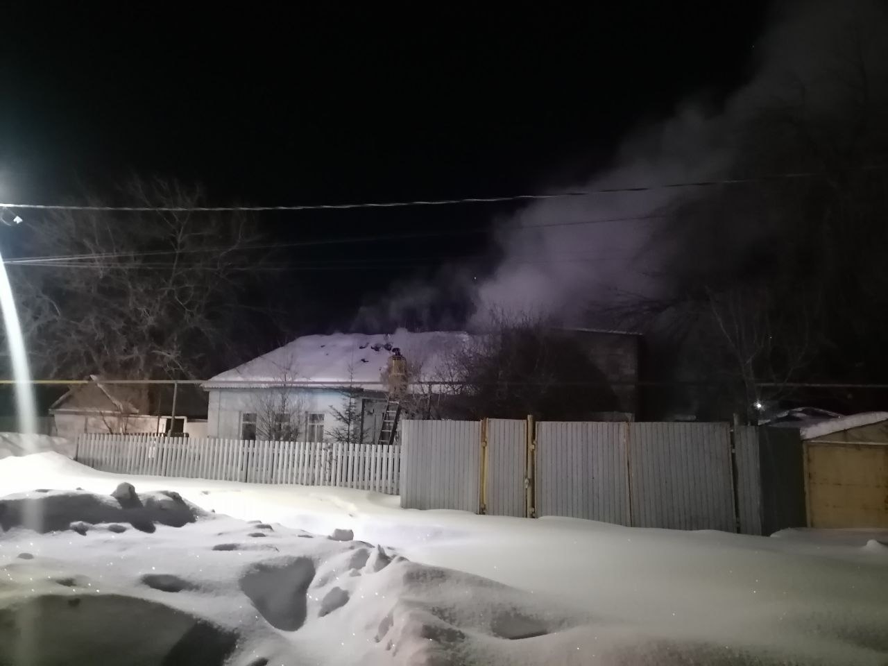 В Смышляевке сгорел жилой дом с баней