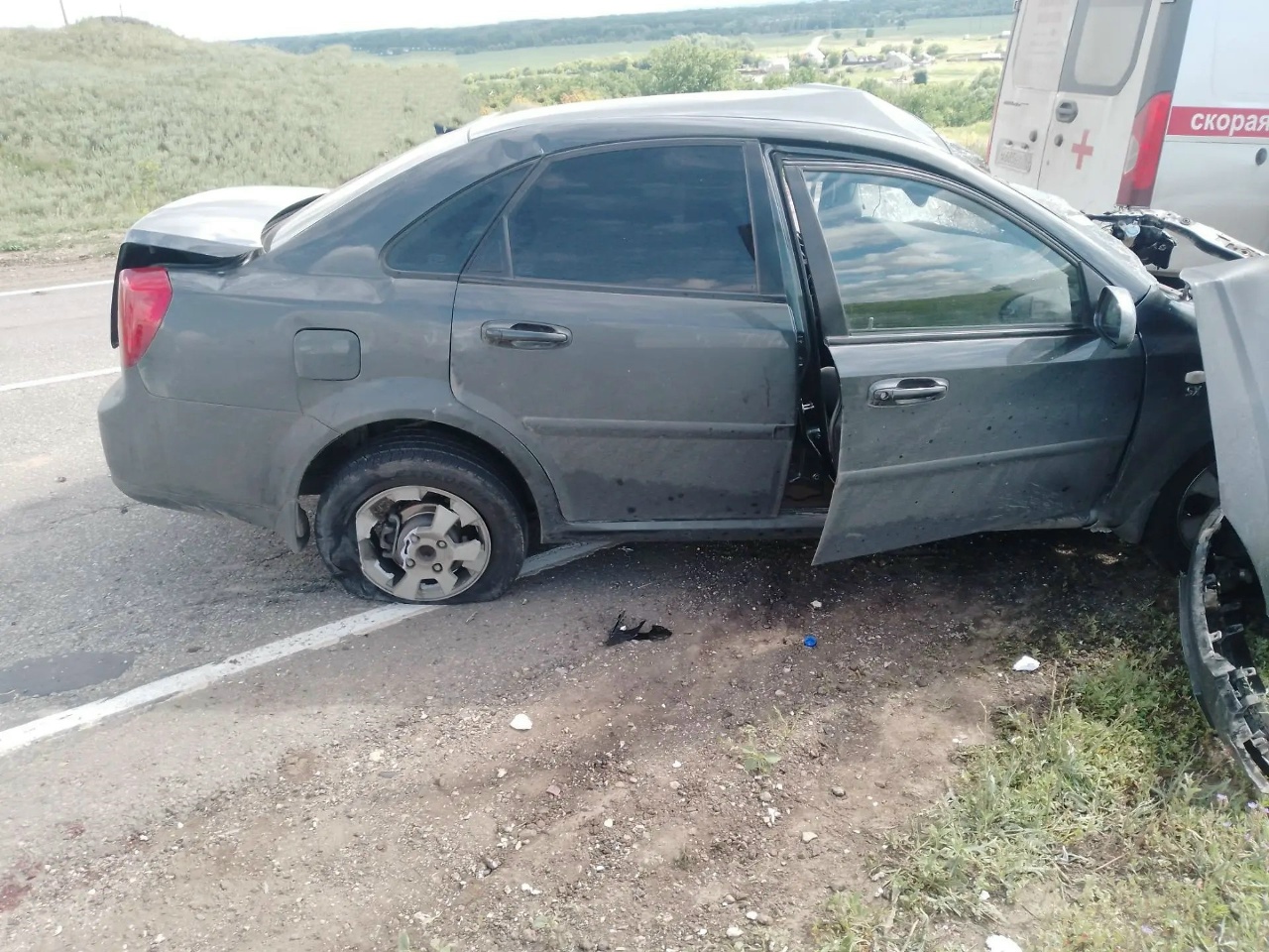 На трассе в Самарской области в ДТП с двумя легковушками пострадали три человека