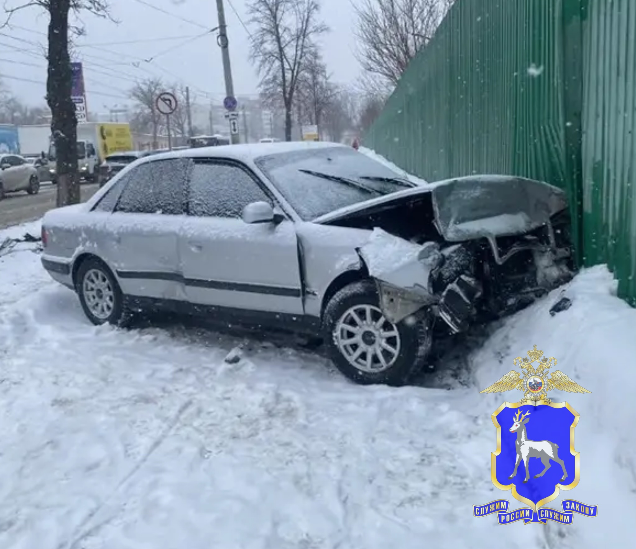 В Самарской области в ДТП с КамАЗом погиб водитель легковушки