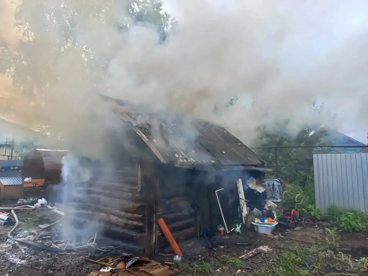 В Похвистневском районе полыхала баня на 15 "квадратах"