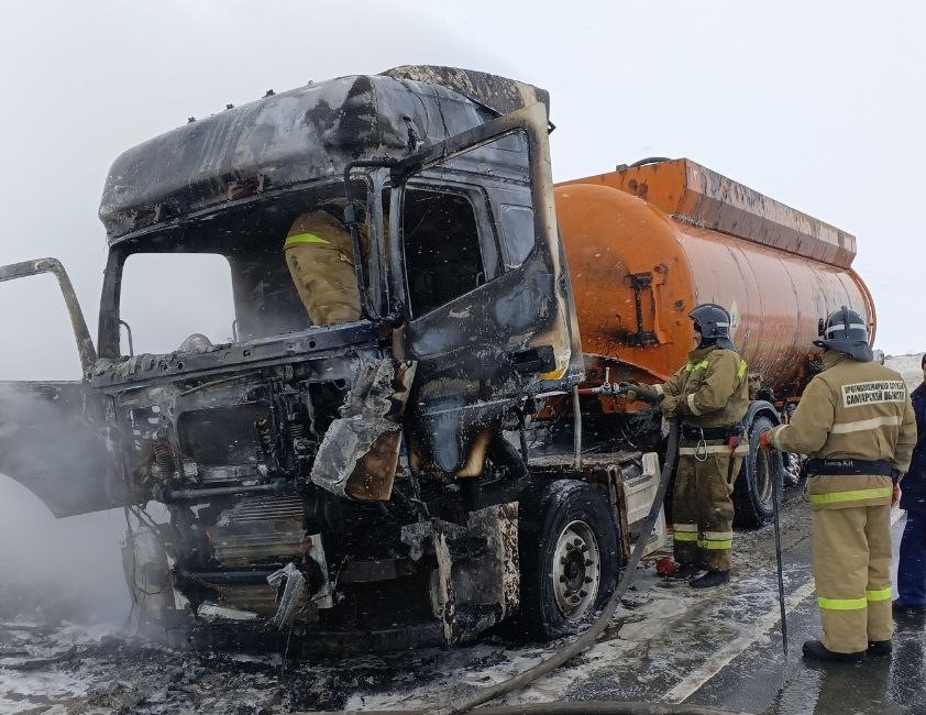 В Самарской области 3 марта на трассе М5 "Урал" воспламенилась фура