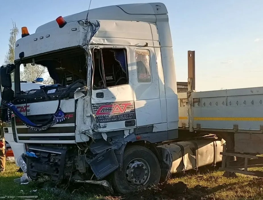 Две фуры столкнулись на трассе М5 в Самарской области