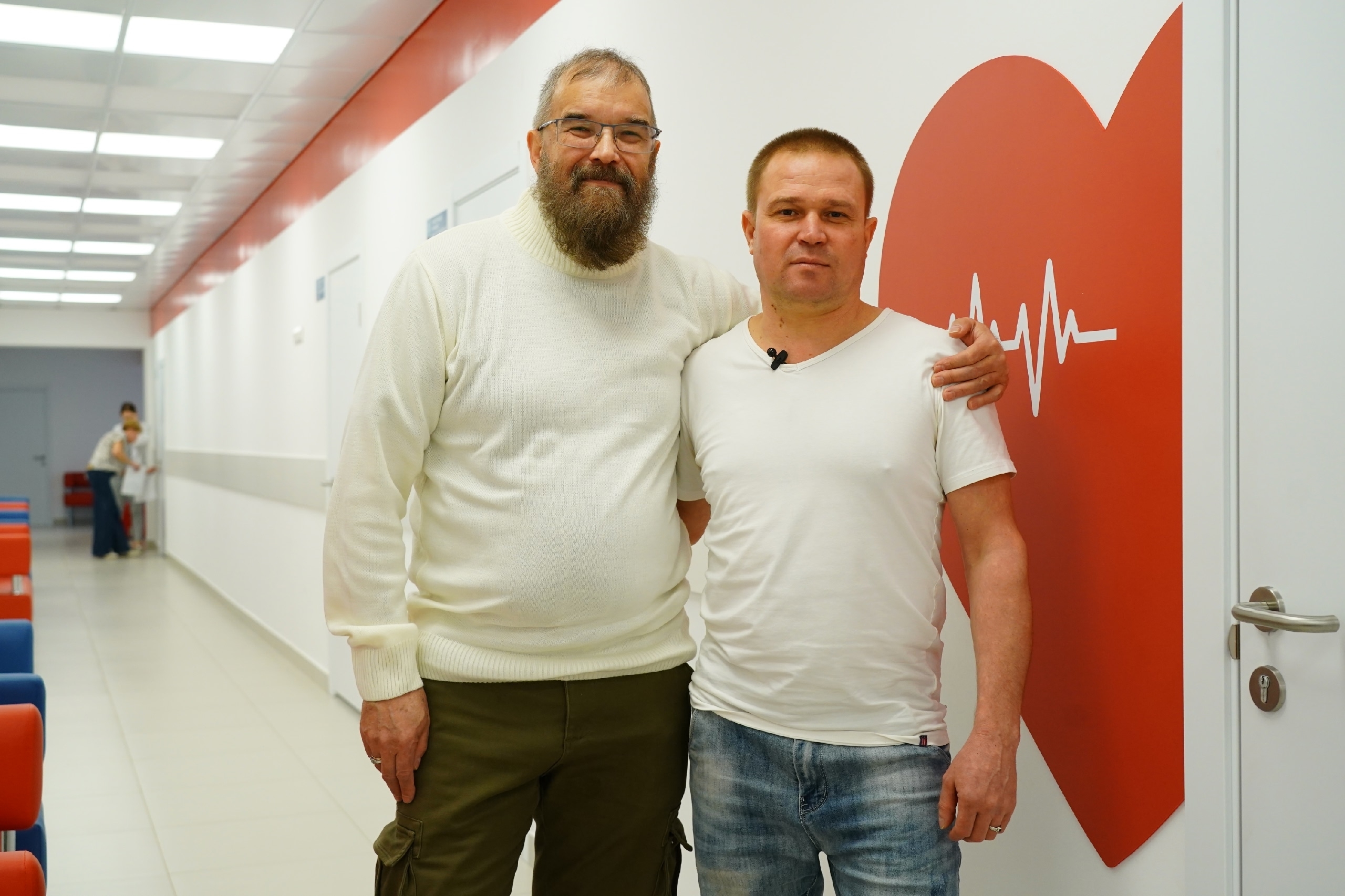 Самарский донор костного мозга встретился с человеком, которому спас жизнь