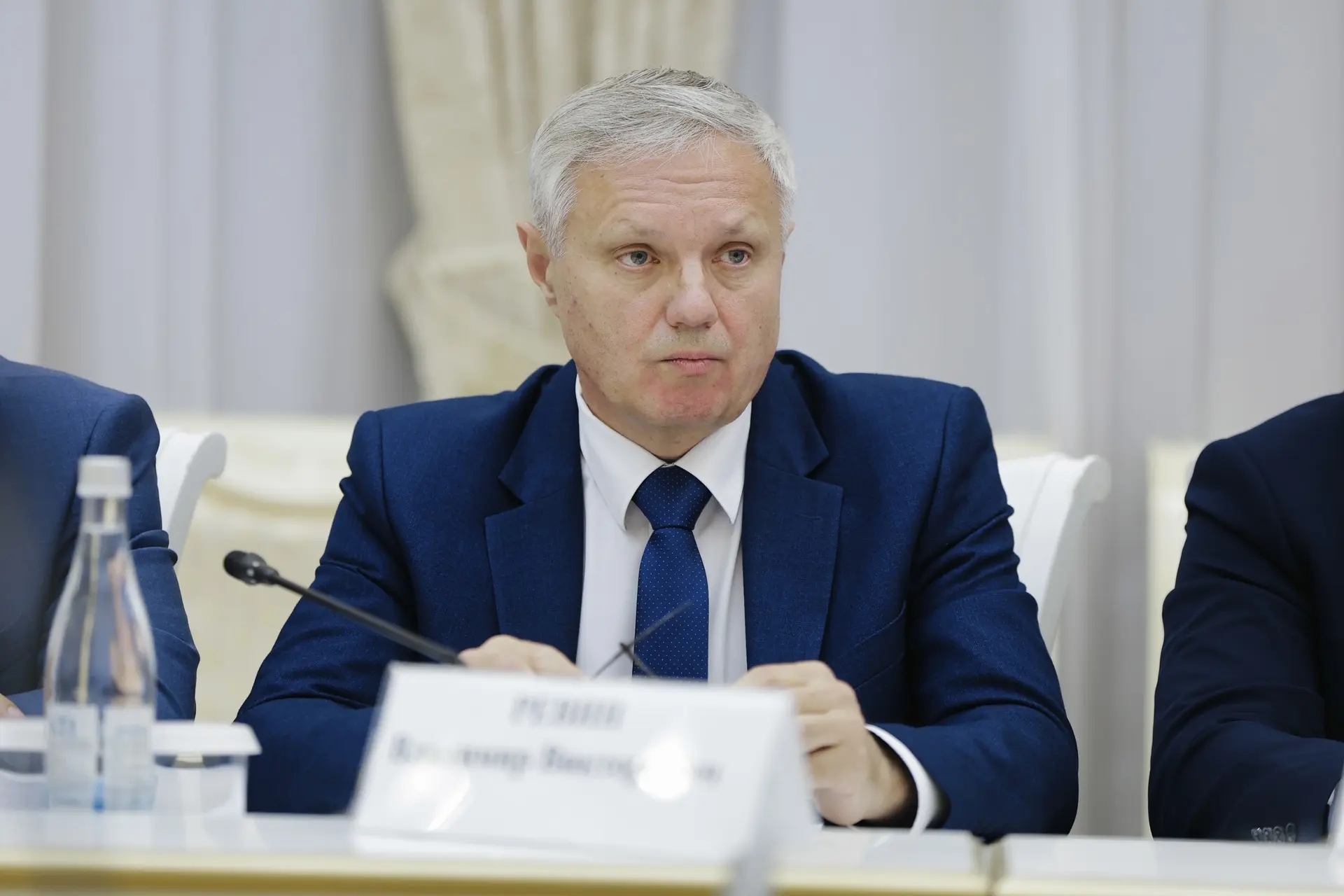 "Надо помогать": губернатор Федорищев поручил областному Правительству поддержать Октябрьск в решении проблем ЖКХ, капремонта школы и детсада