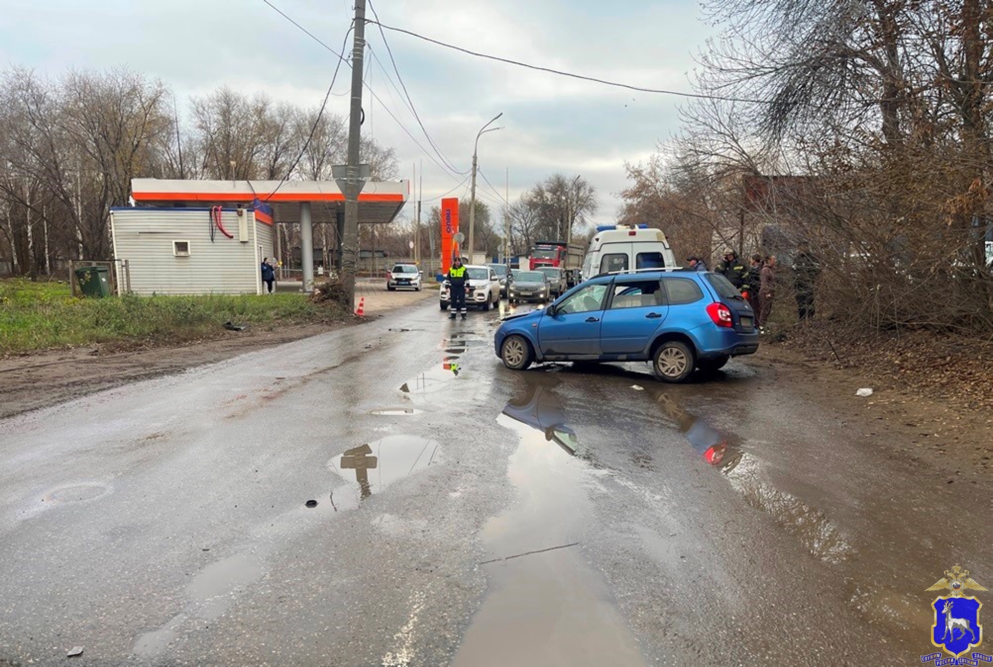 В Самаре Chevrolet Cruze на большой скорости въехал в дерево