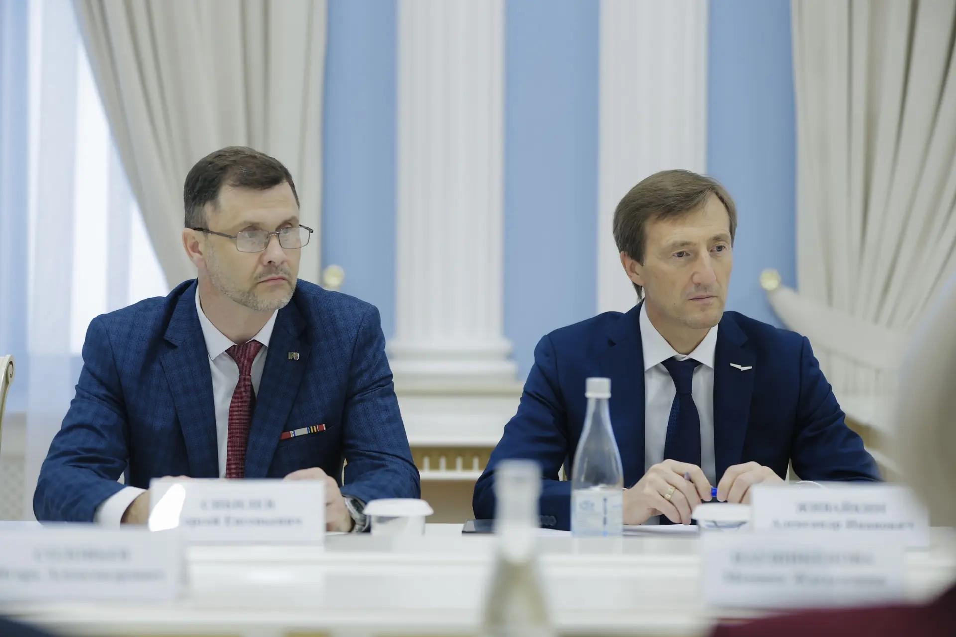 Равный – равному: Вячеслав Федорищев провел встречу с карьерными консультантами службы занятости, которые работают с ветеранами СВО