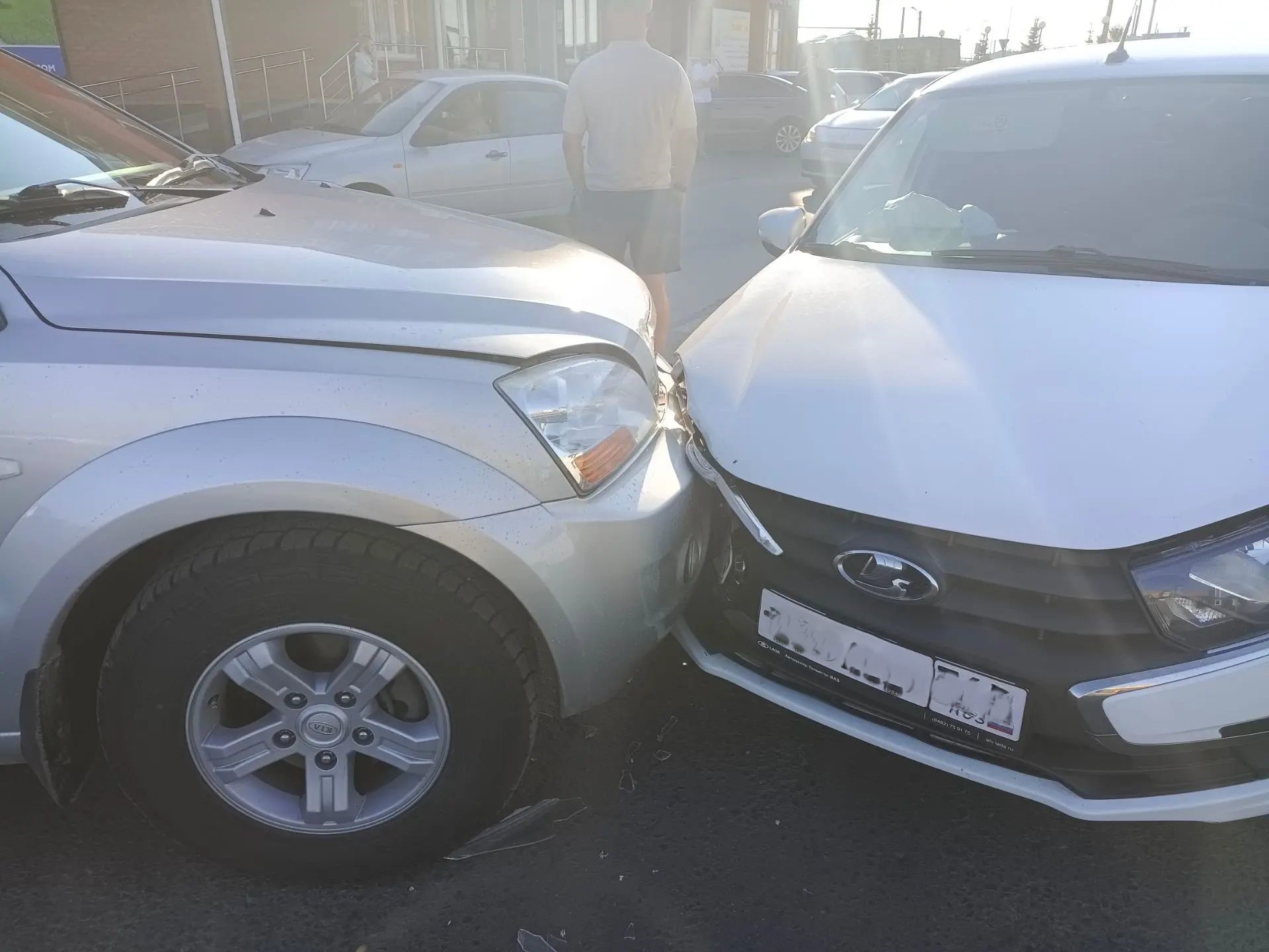 Под Тольятти лоб в лоб столкнулись Kia Sorento и LADA Granta