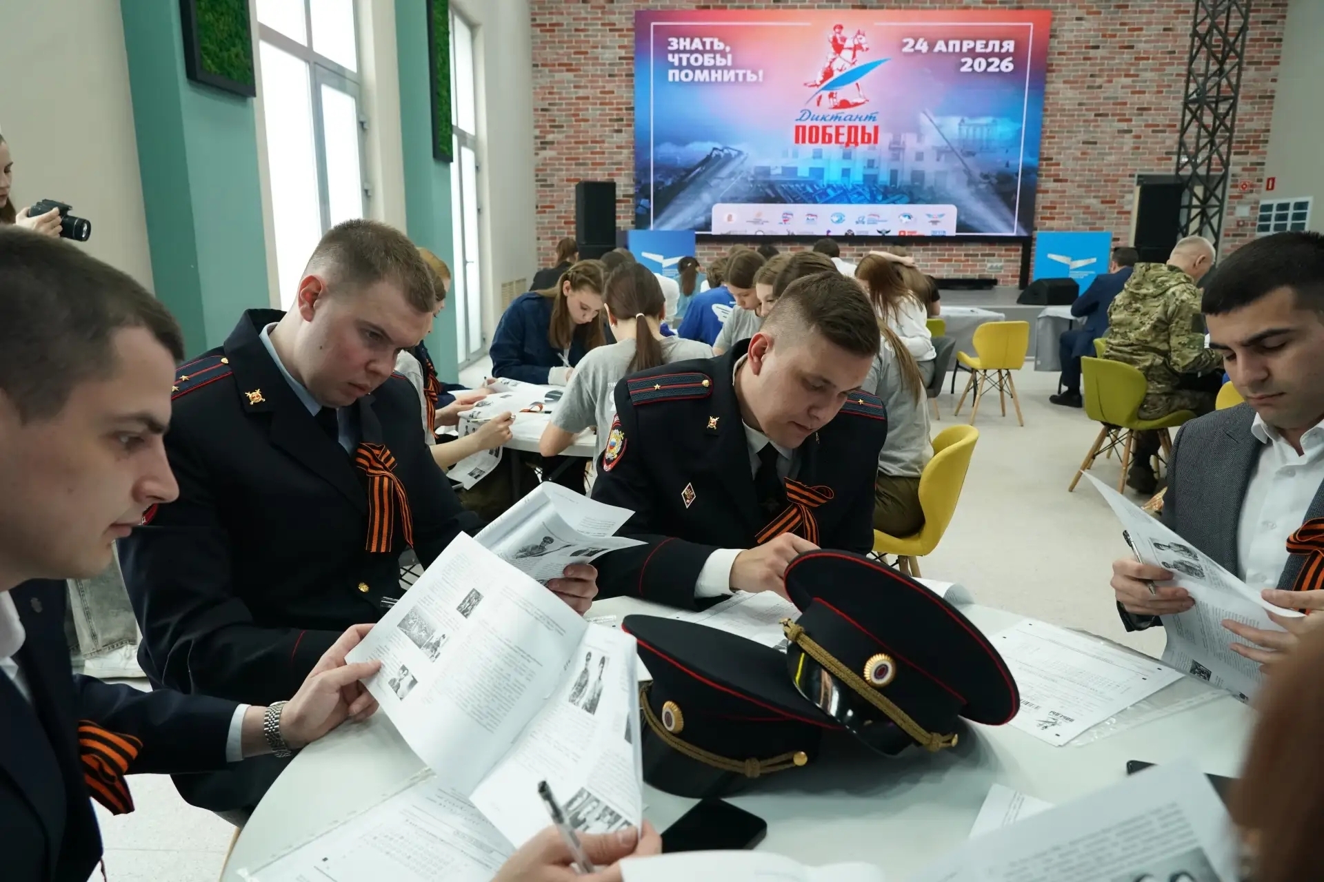 "Диктант Победы": ветераны СВО, герои и курсанты объединились ради сохранения исторической правды