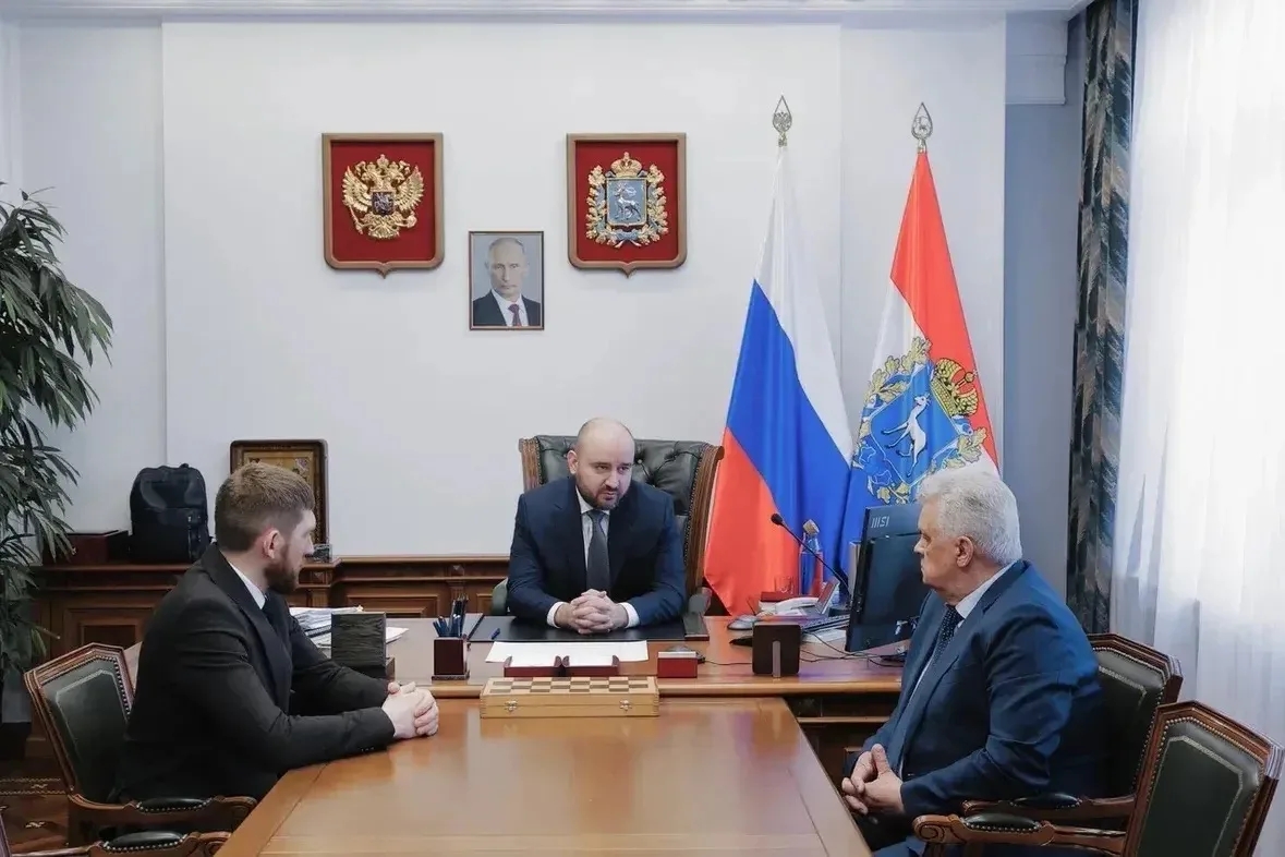 Вячеслав Федорищев провел встречу с депутатом Виктором Казаковым и Героем России Денисом Портнягиным
