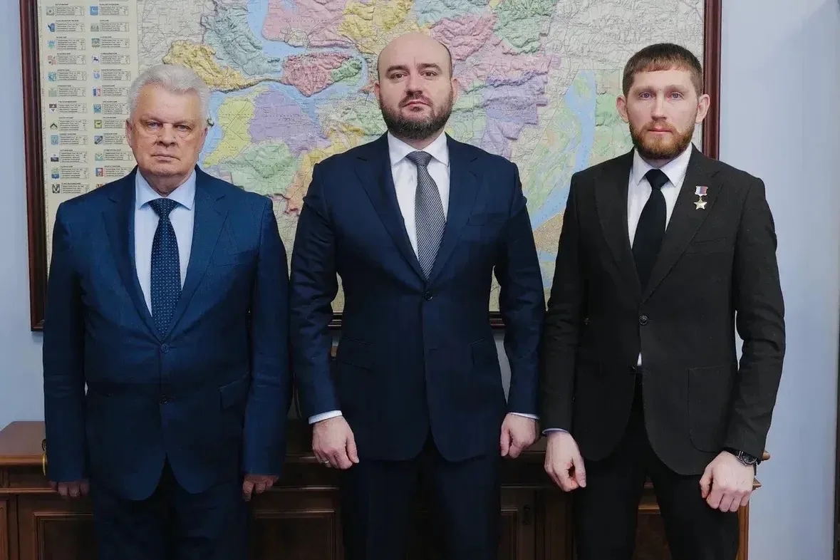 Вячеслав Федорищев провел встречу с депутатом Виктором Казаковым и Героем России Денисом Портнягиным