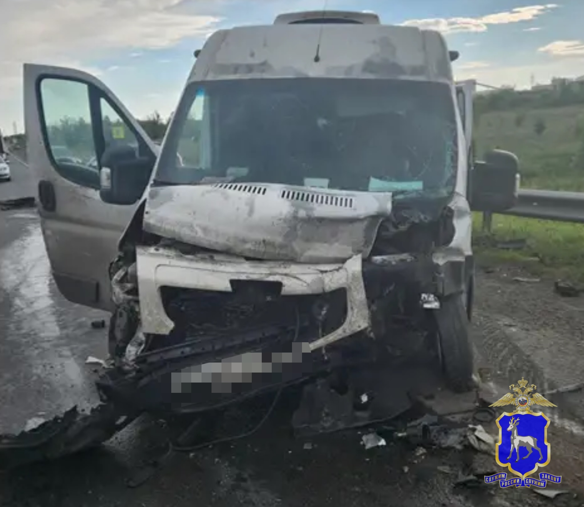 На трассе в Самарской области автобус выехал на встречку и врезался в иномарку
