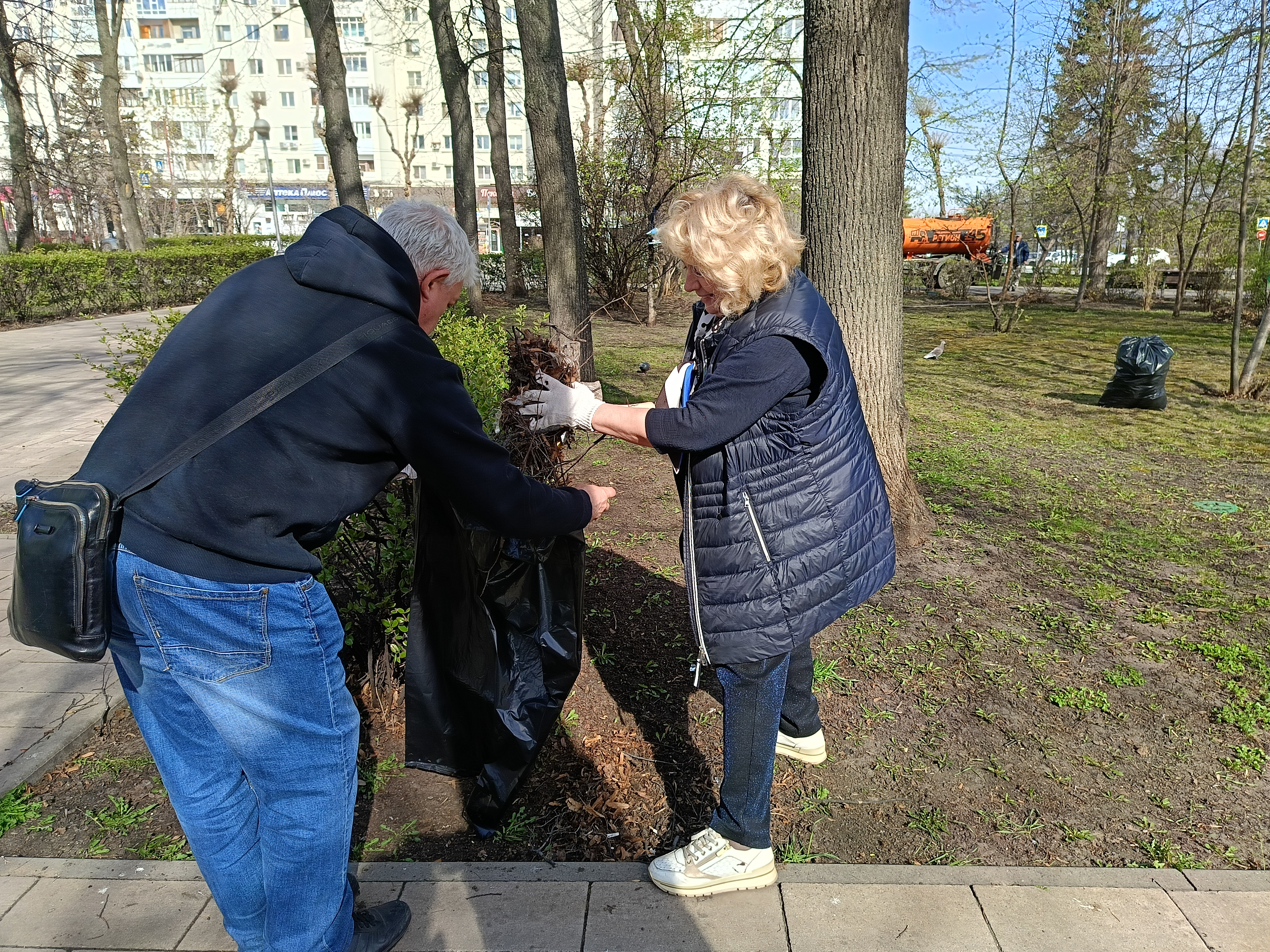 Более 1500 тонн мусора собрали на общегородском субботнике в Самаре