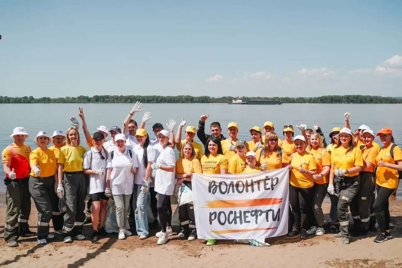 Очистили 3 гектара берега и собрали 9 тонн вторсырья: нефтепереработчики и волонтеры отметили День Волги экоакцией