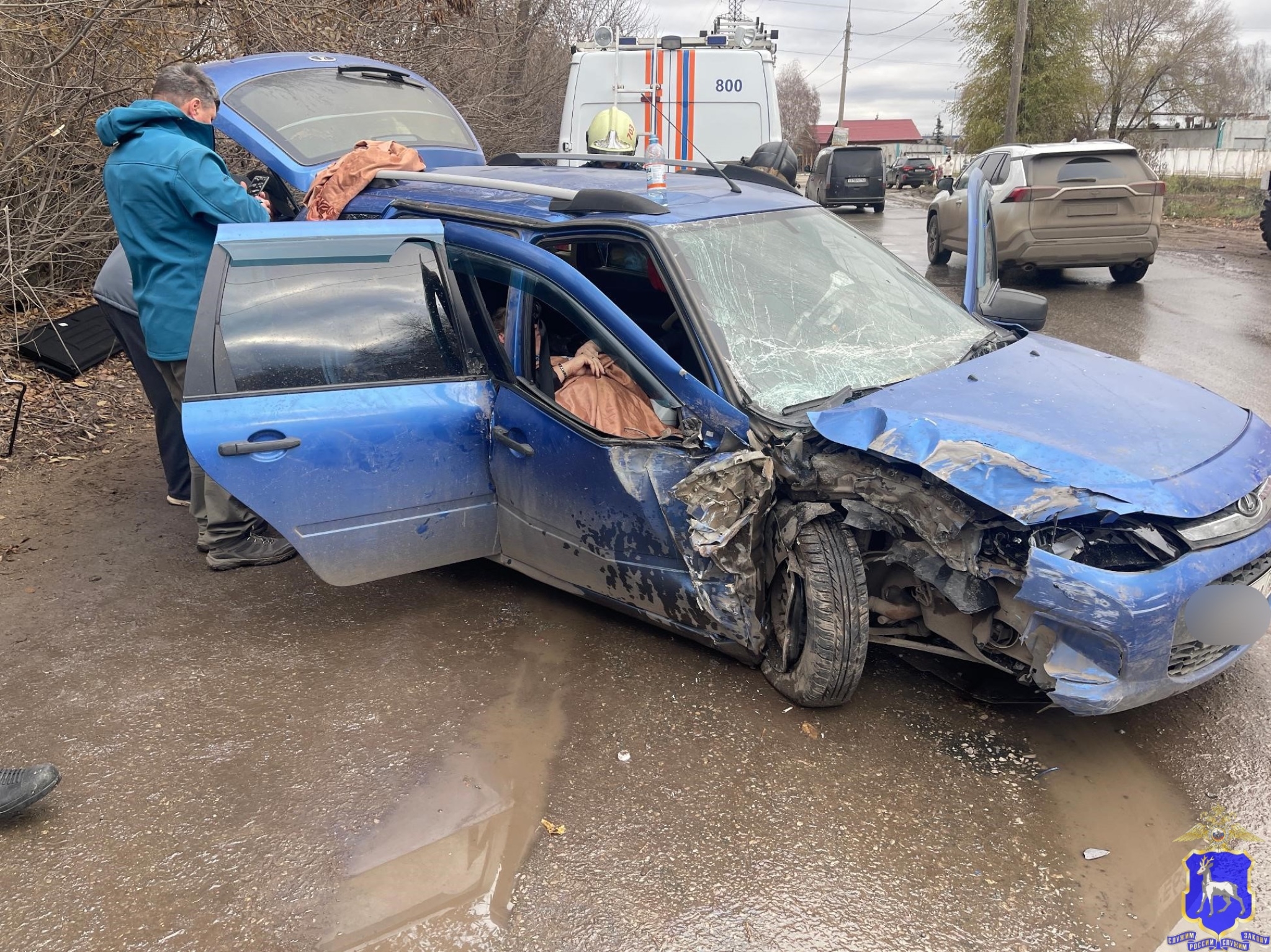 В Самаре Chevrolet Cruze на большой скорости въехал в дерево