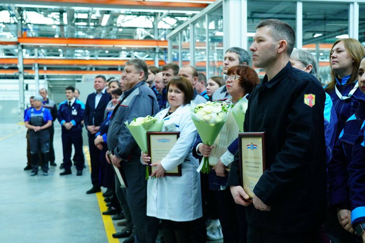 В Самаре губернатор Федорищев осмотрел новый цех на заводе "Салют"