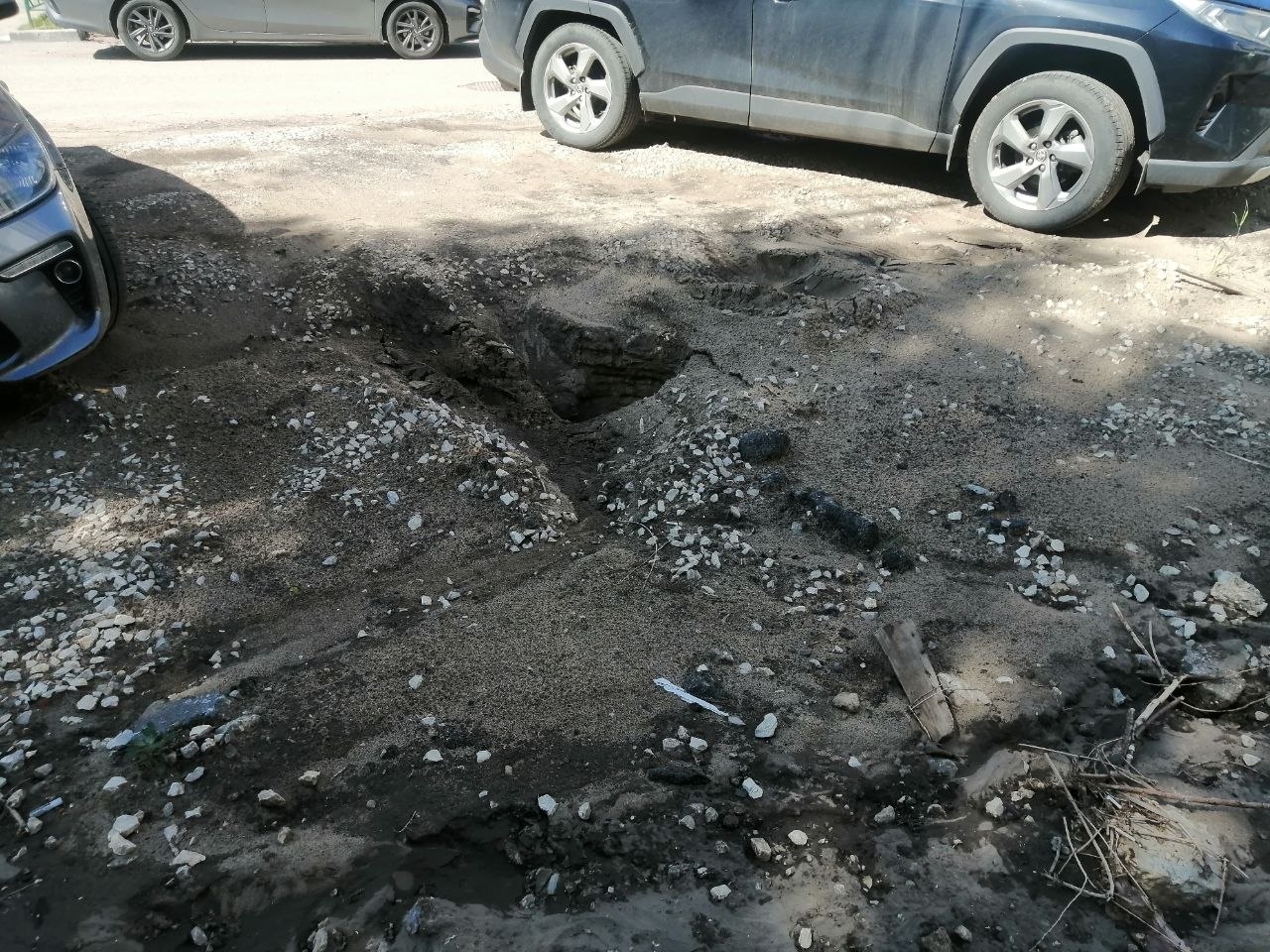 Не пройти, не проехать: самарцы пожаловались на аварийный тротуар на 3-м Проезде