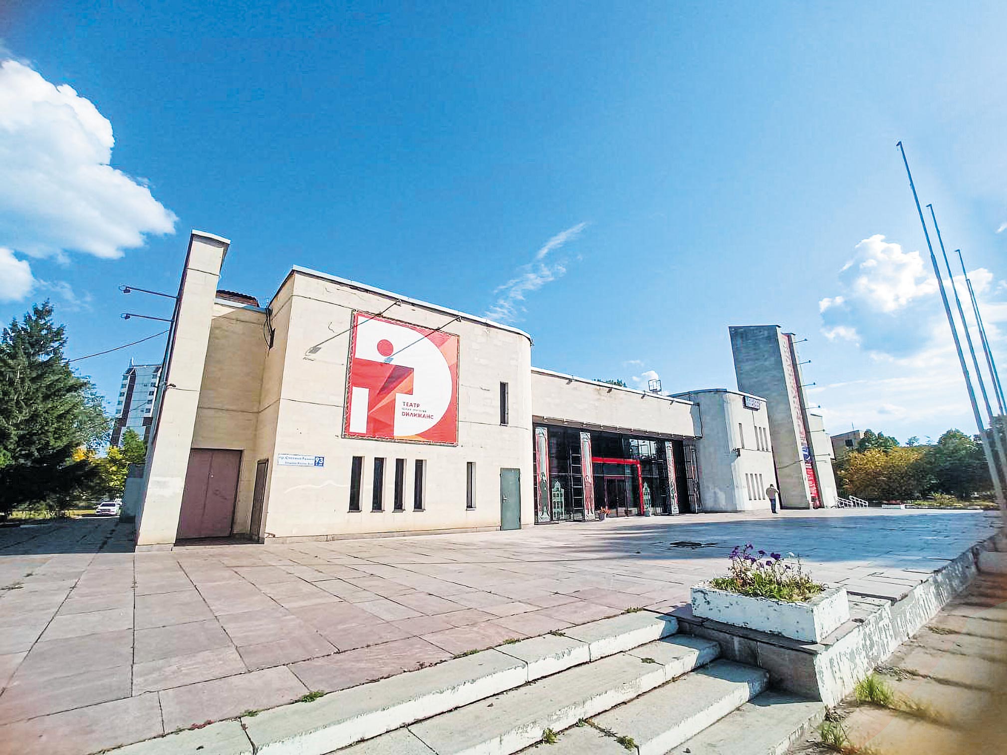 В память о педагоге: в Тольятти покажут эскизы режиссеров из разных городов