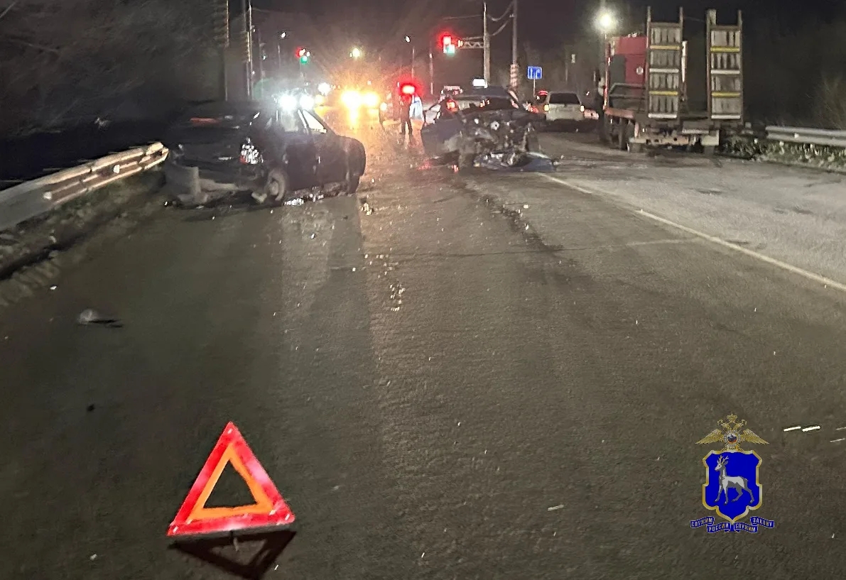 Двое в больнице: в Новокуйбышевске произошла массовая авария