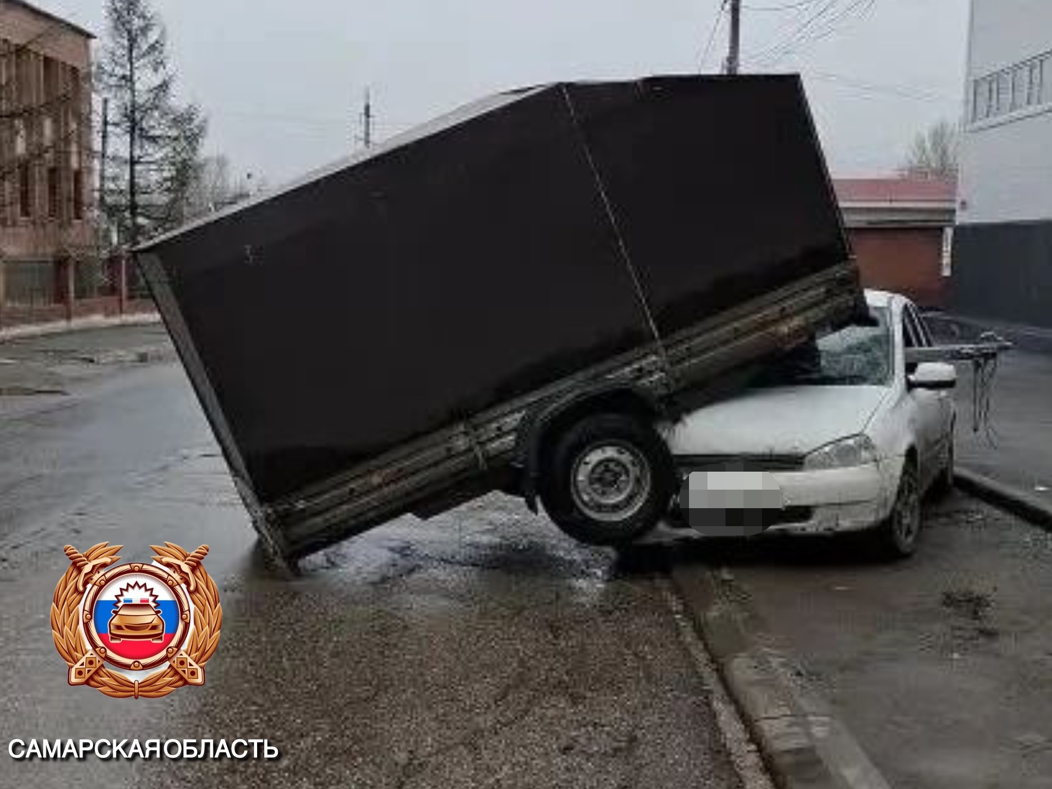 Оторвавшийся прицеп пробил лобовое стекло "Калины" в Жигулевске