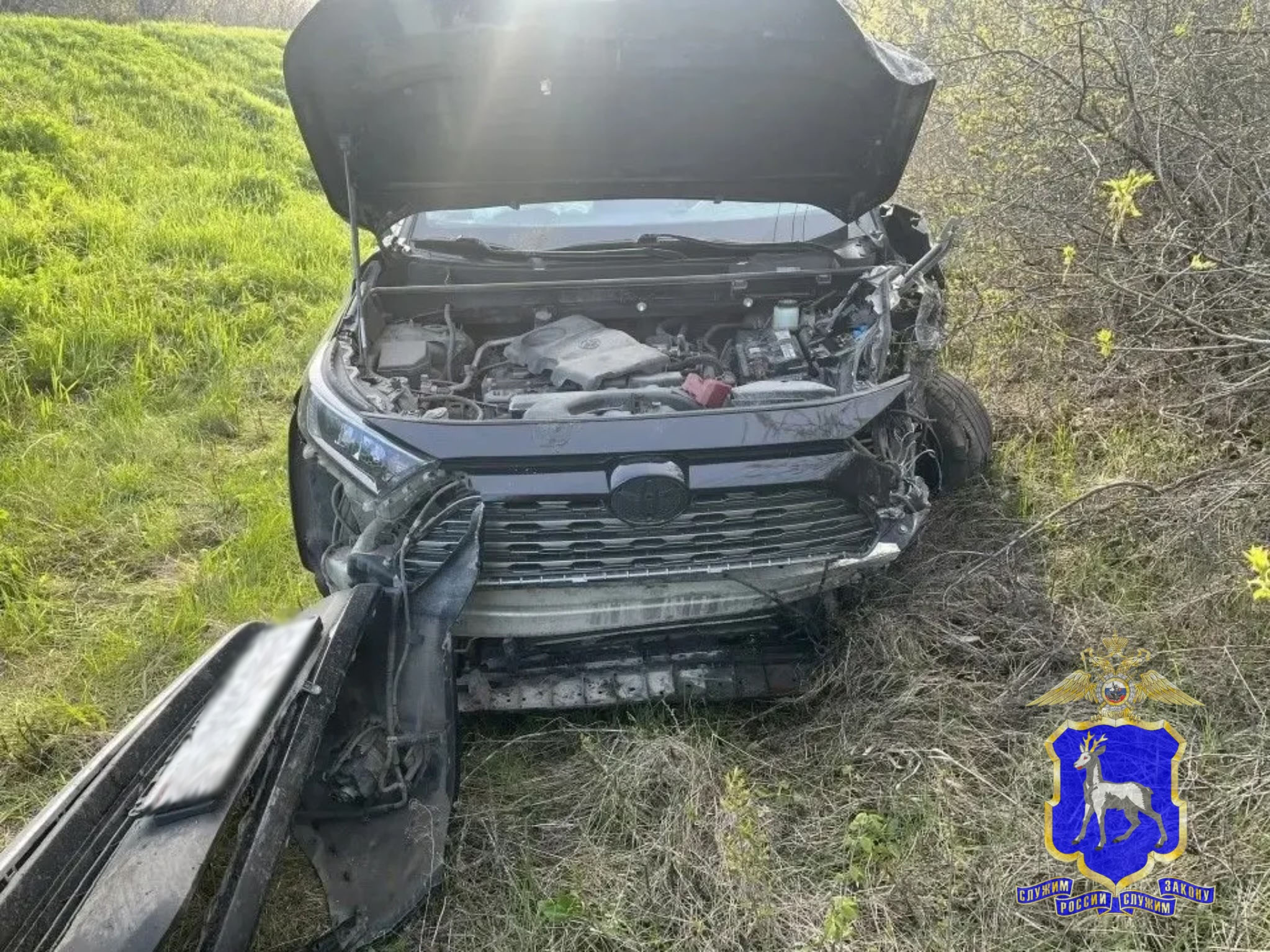 73-летний водитель "Рено" врезался в столб в Тольятти