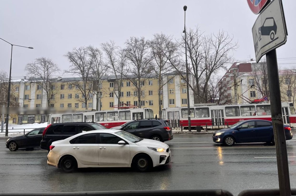 В Самаре на Ново-Садовой утром 3 марта встали трамваи