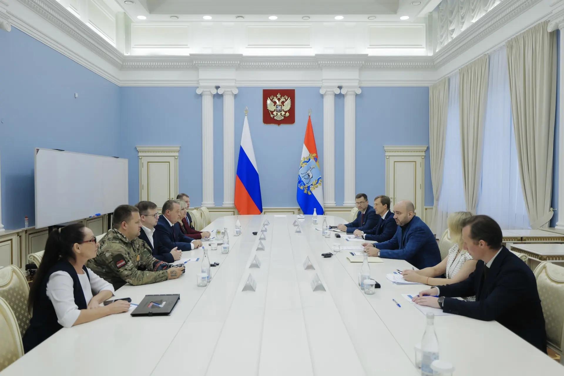 Равный – равному: Вячеслав Федорищев провел встречу с карьерными консультантами службы занятости, которые работают с ветеранами СВО