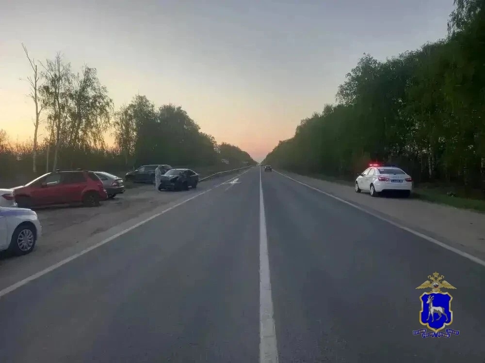 Под Тольятти мужчина на Mitsubishi при развороте на трассе врезался в "Гранту"