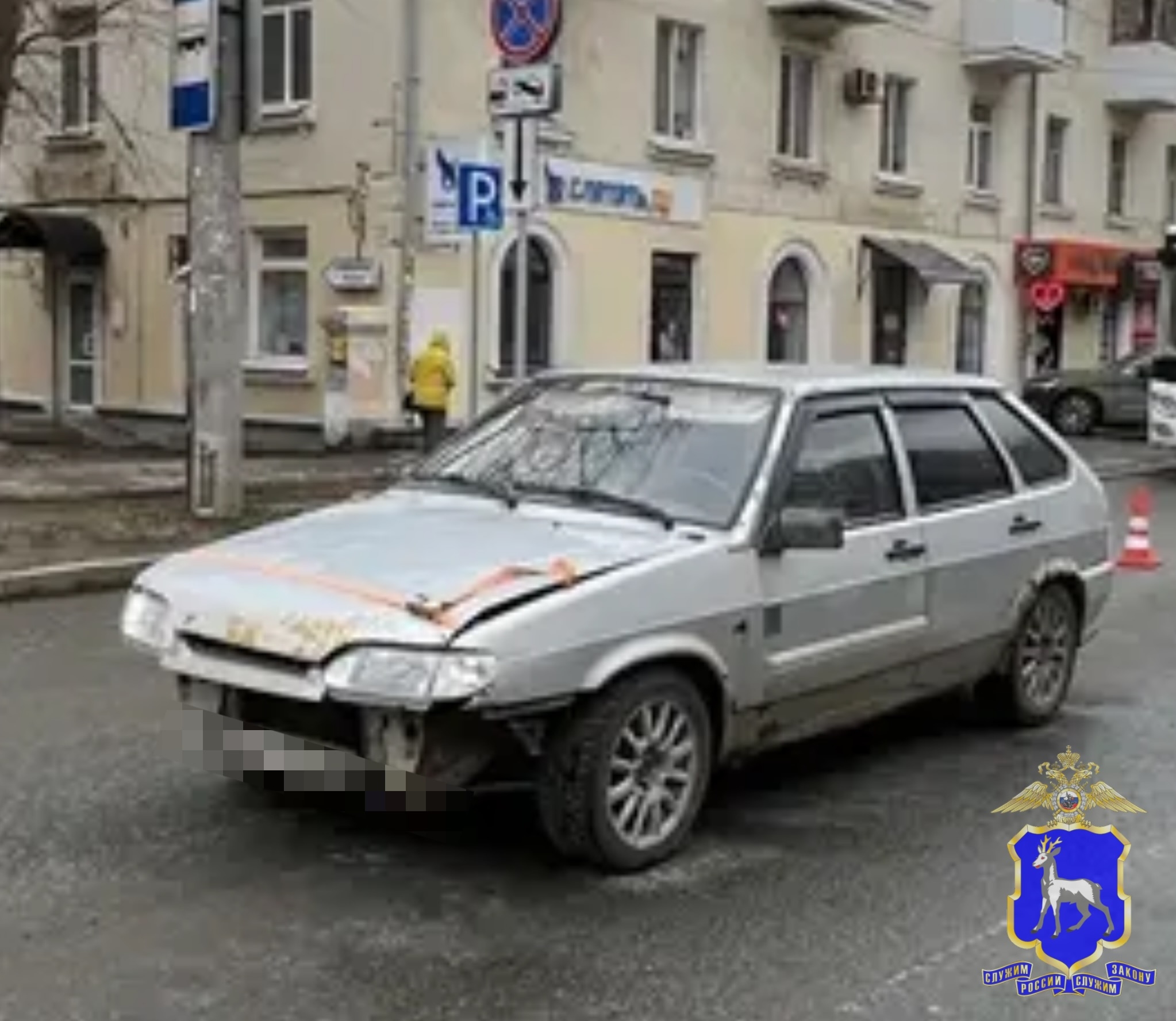 В Самаре водитель на ВАЗе задним ходом сбил пенсионерку на дороге