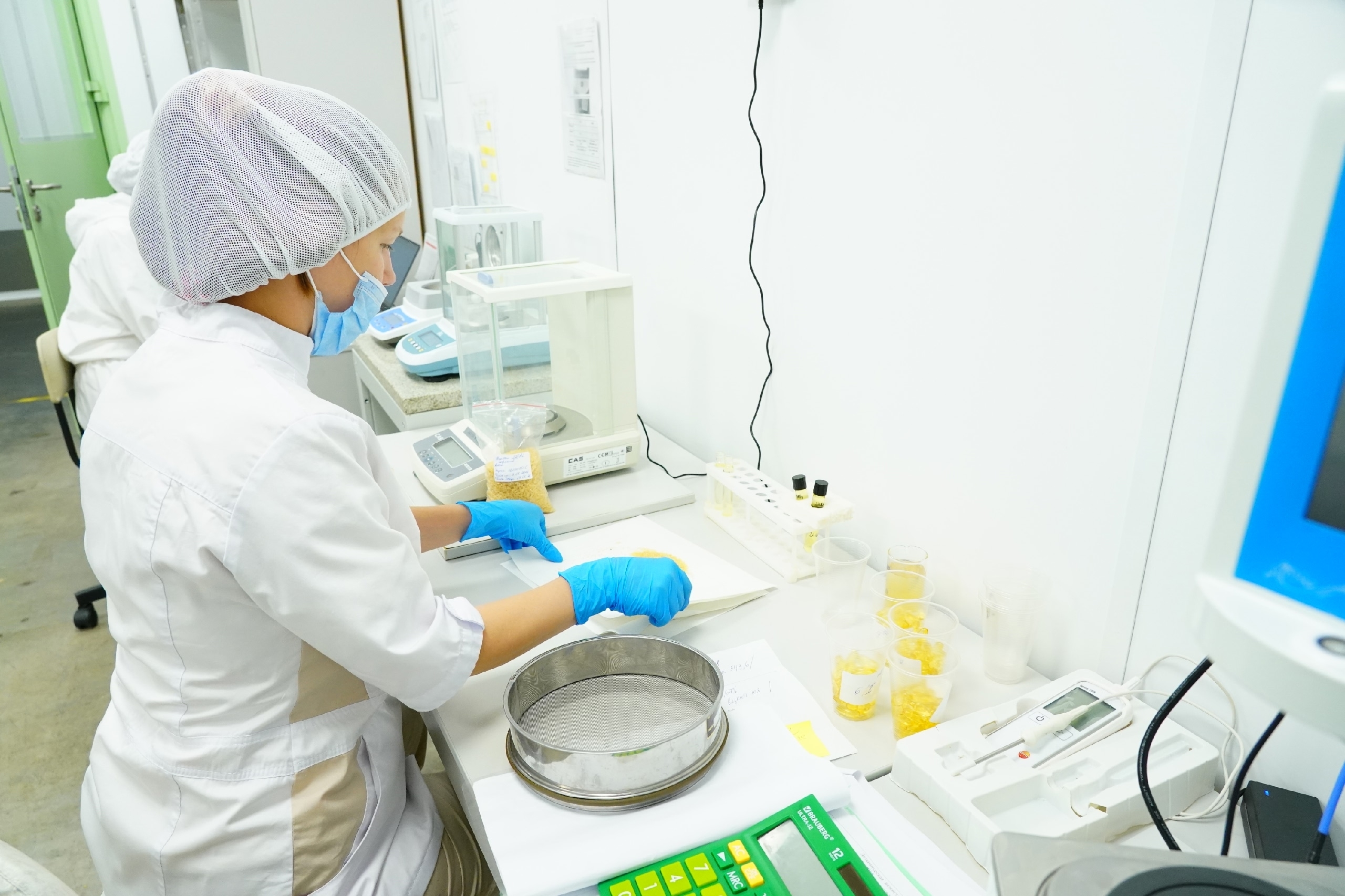 Школьники познакомились с работой самарской фармкомпании