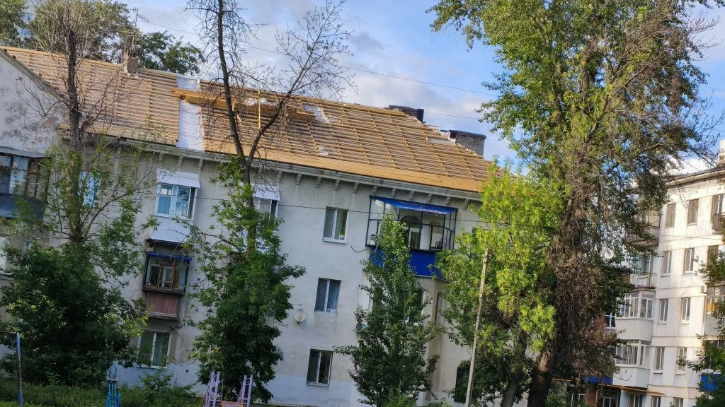 В Самаре после мощного ливня упал потолок в квартире трехэтажного дома