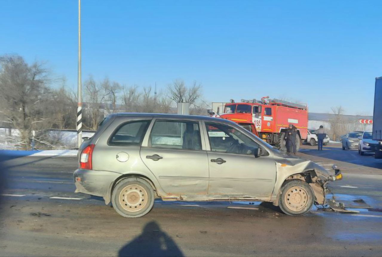 В Самарской области на трассе М5 столкнулись LADA Kalina и Hyundai Solaris