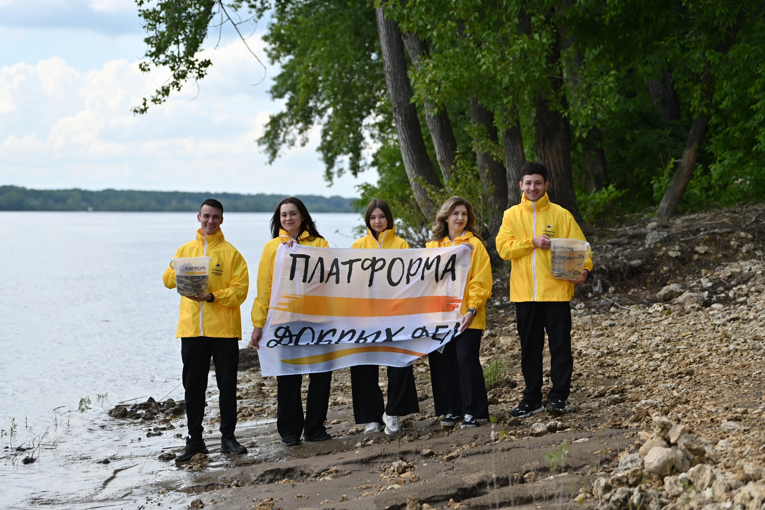 Предприятия "Роснефти" Самарской области выпустили в Волгу более 100 тысяч мальков краснокнижной стерляди