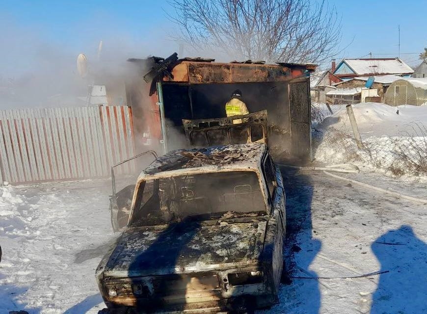 В Похвистневском районе 26 января сгорел гараж с легковушкой