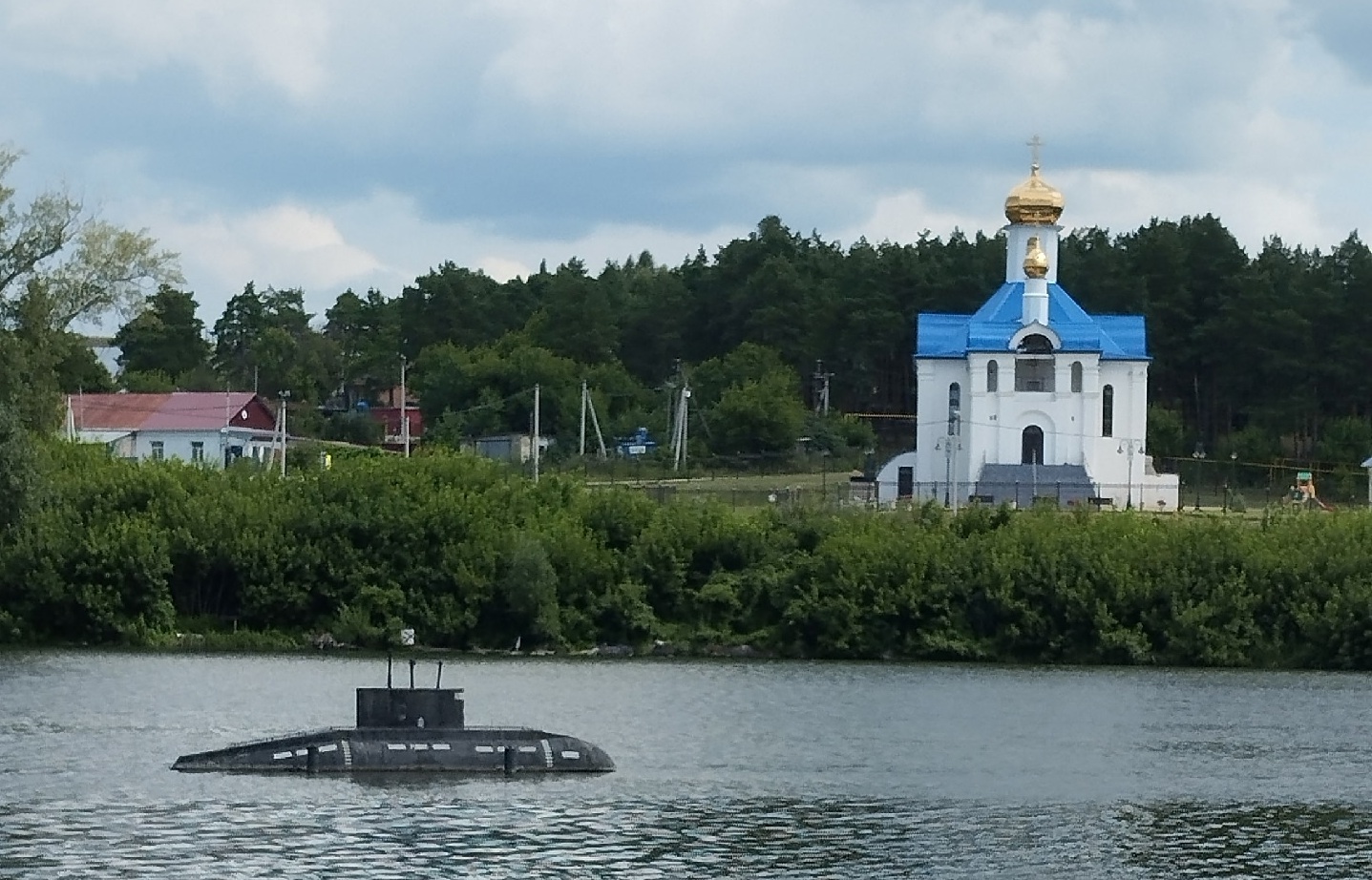 В Исаклах расчистят пруд Школьный и после работ вернут в него подводную лодку 