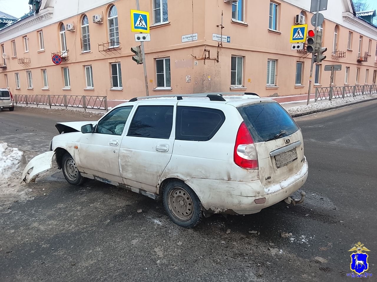 В Самаре водитель трактора оказался в больнице после столкновения с Renault Logan