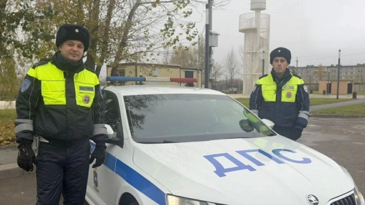 В Самарской области сотрудники ДПС помогли женщине добраться до больницы