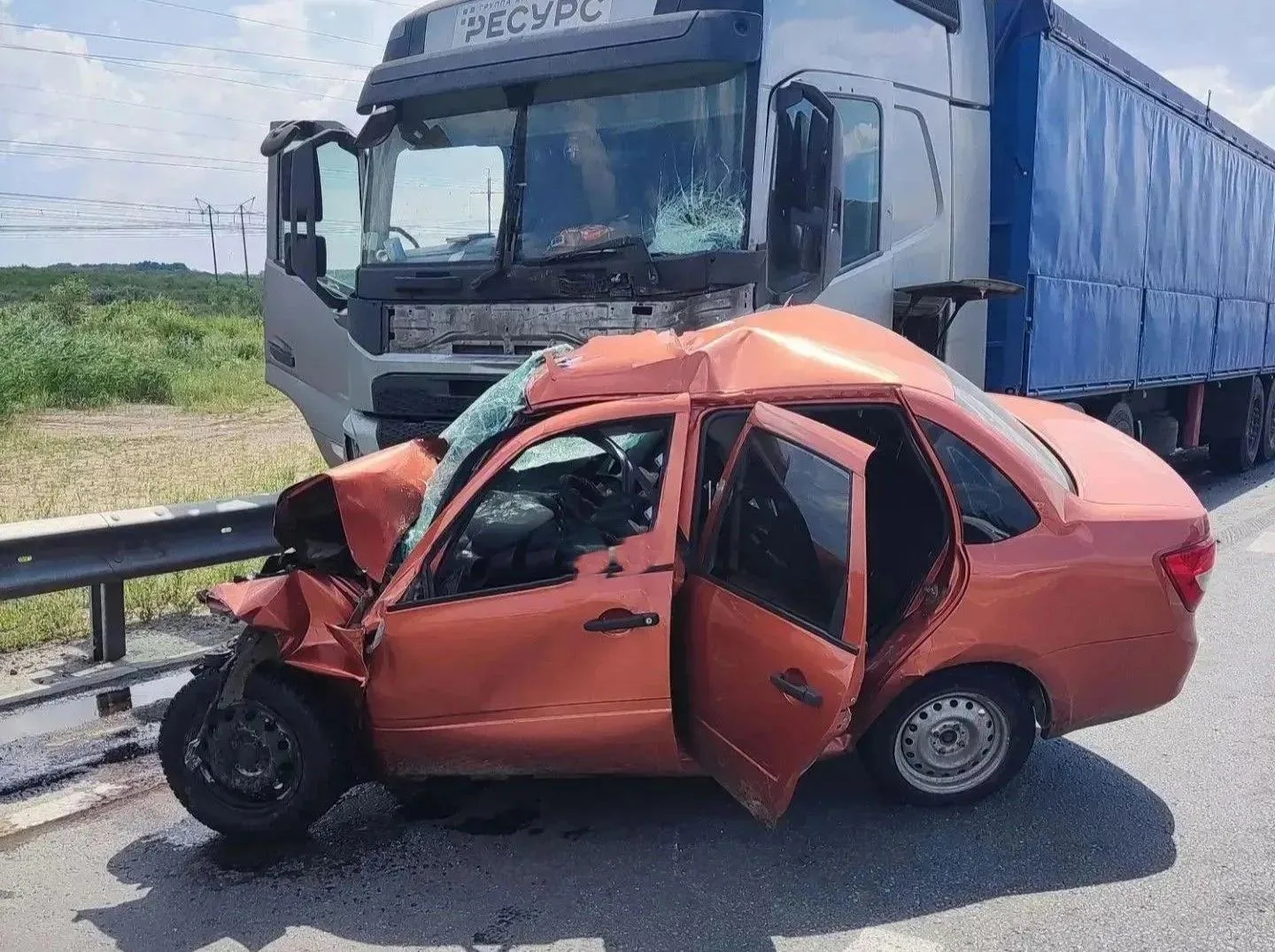 Водитель "Гранты" погиб в ДТП с фурой на трассе в Самарской области