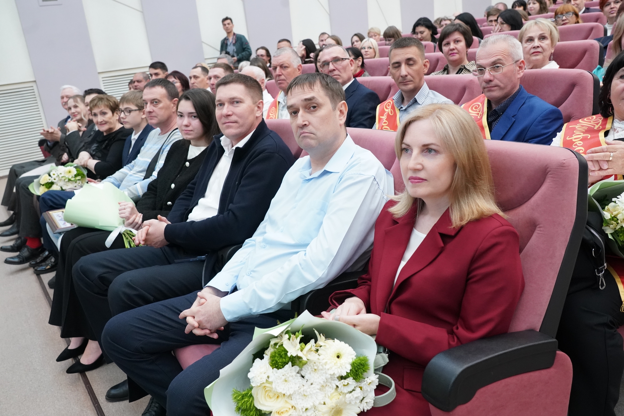 В Самарской области наградили победителей конкурсов "Профессионал года" и "Лучшая трудовая династия"