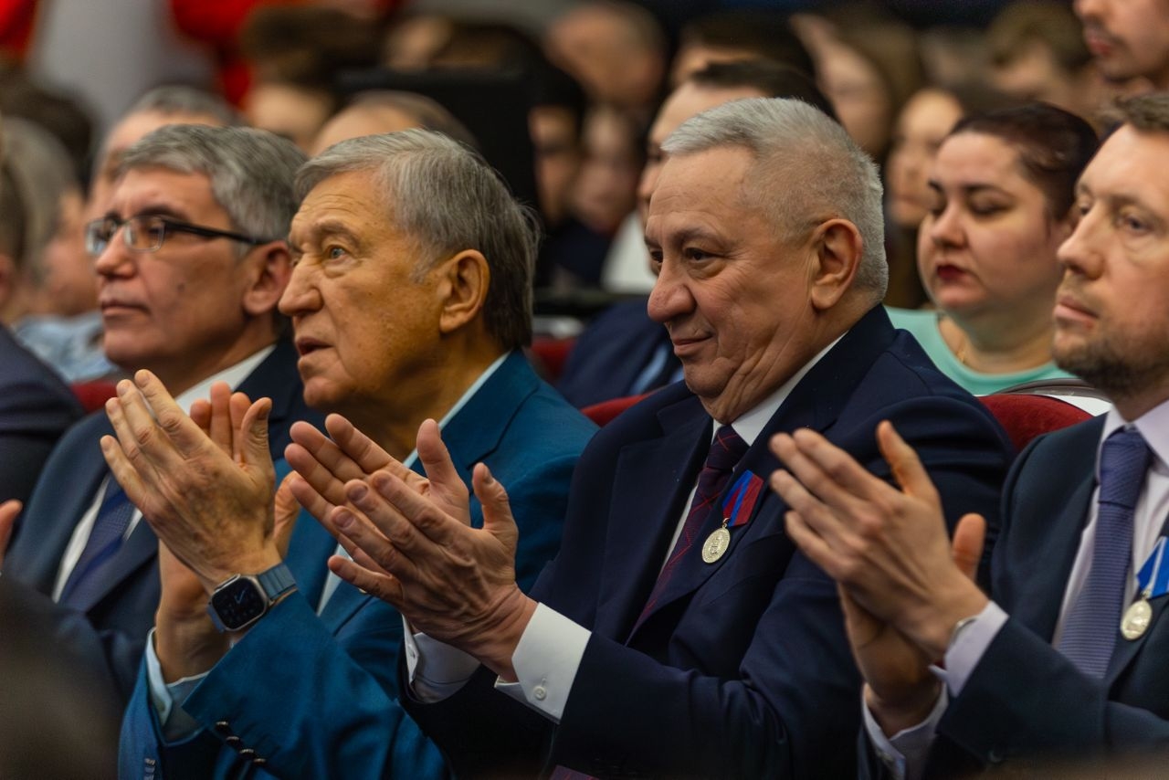 Председатель совета директоров ГК "Полипласт" награжден серебряной медалью "За особый вклад в развитие Тульской области"