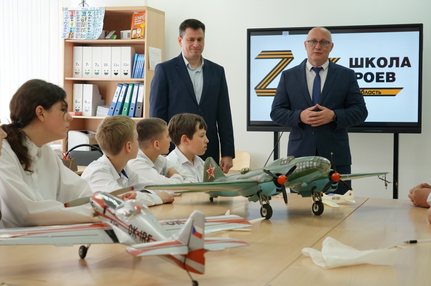 Участник "Школы героев" разрабатывает проект авиамодельного клуба