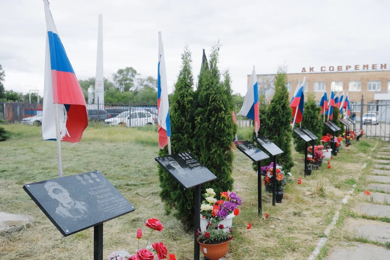 Вячеслав Федорищев осмотрел ход благоустройства аллеи боевой и трудовой славы в Хрящевке