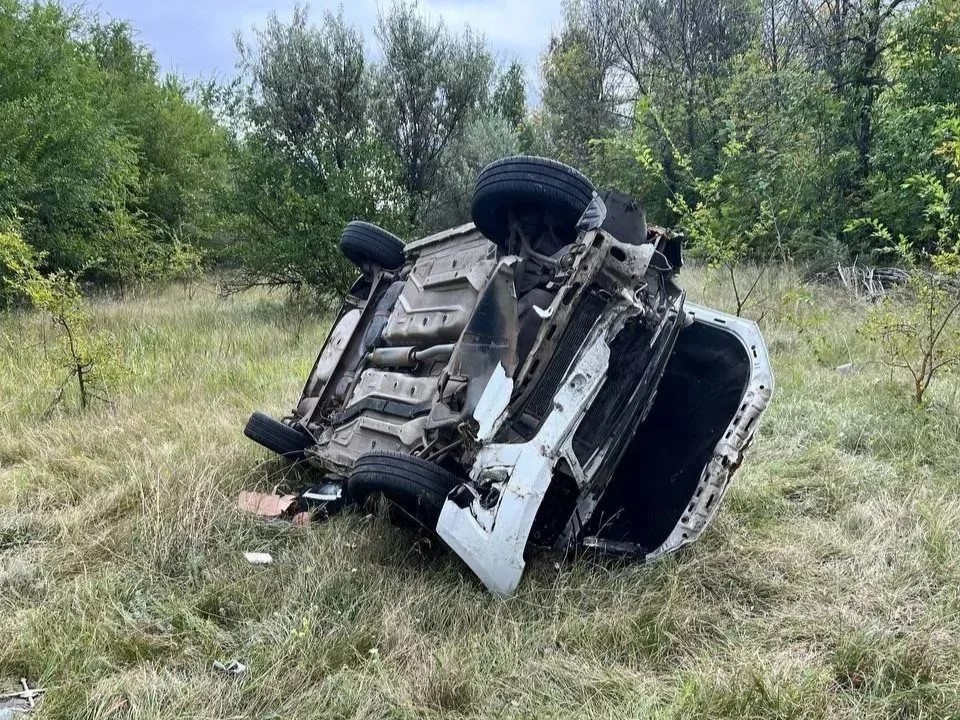 Погиб мужчина: в поселке Озерки Самарской области перевернулась "Гранта"